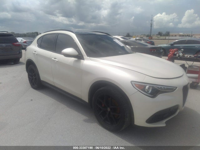 2018 Alfa Romeo Stelvio, VIN: ZASFAKNN8J7B96972