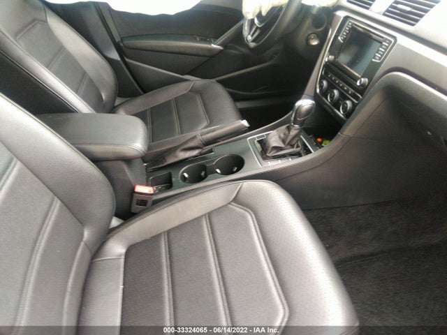 1VWDT7A37HC019758 Volkswagen Passat 1.8t R-line