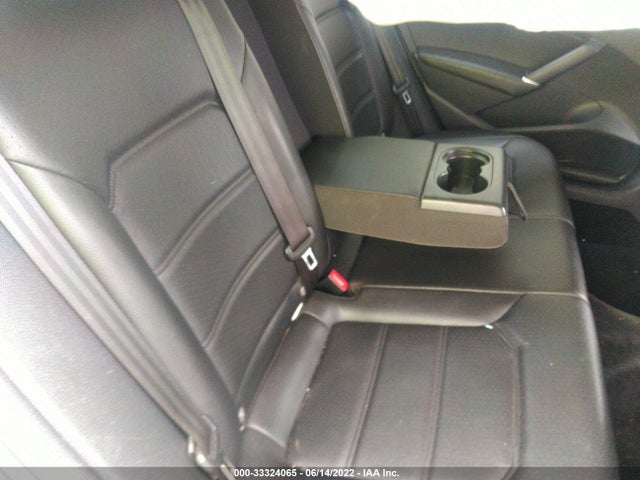 1VWDT7A37HC019758 Volkswagen Passat 1.8t R-line