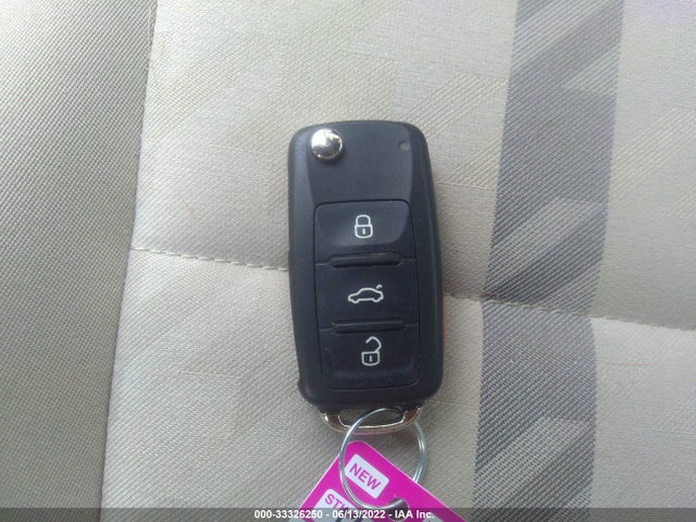 2018 Volkswagen Beetle, VIN: 3VW5DAAT3JM503817