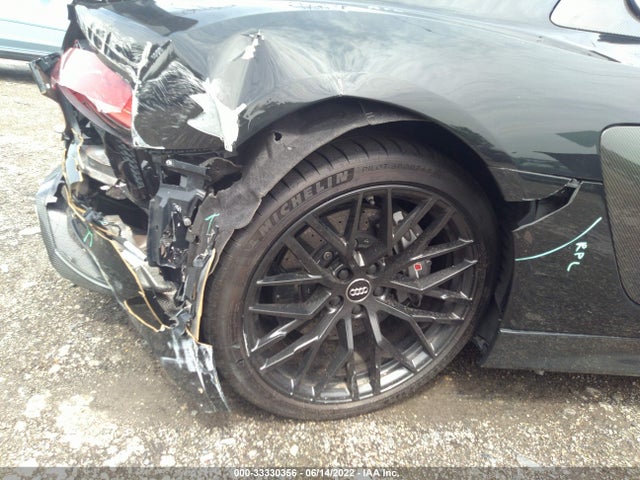 2018 Audi R8, VIN: WUAKBAFX6J7902158