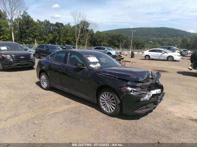 2022 Alfa Romeo Giulia, VIN: ZARFANAN0N7656377