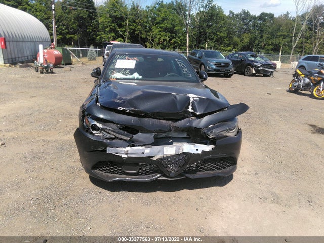 2022 Alfa Romeo Giulia, VIN: ZARFANAN0N7656377
