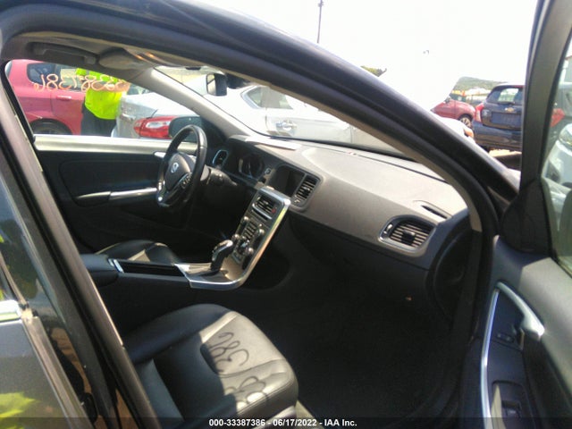 2015 Volvo S60, VIN: YV126MFCXF2305724