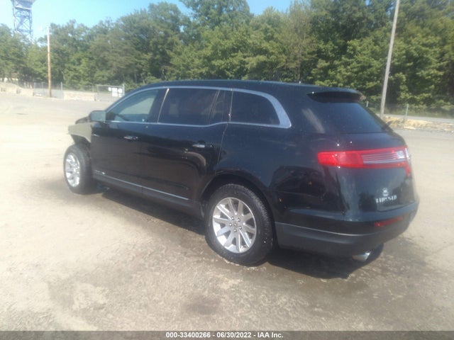 2018 Lincoln MKT, VIN: 2LMHJ5NK5JBL01953