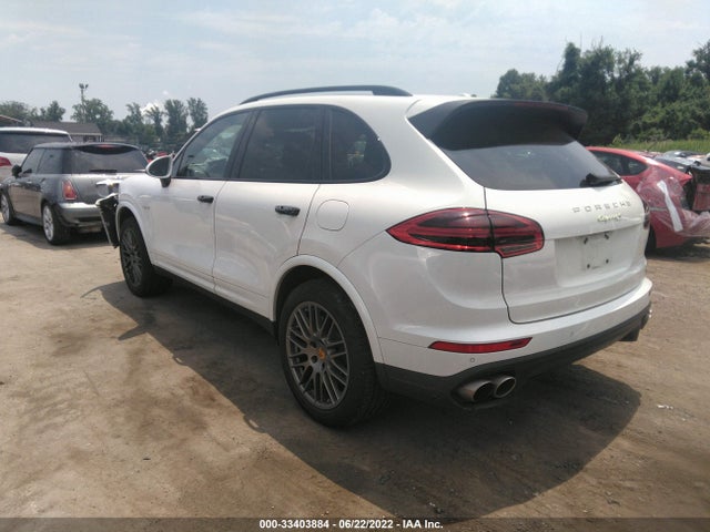 2017 Porsche Cayenne, VIN: WP1AE2A29HLA73426