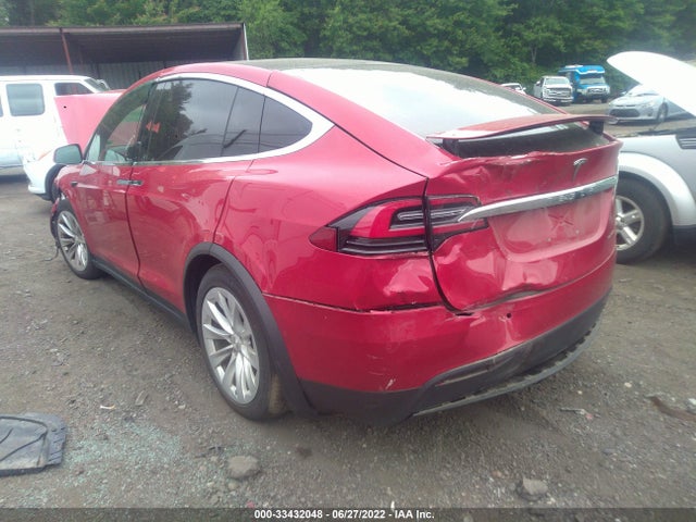 2021 Tesla Model X, VIN: 5YJXCDE22MF319348