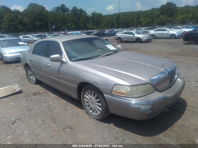 Lincoln Town Car Signature 2003 1LNHM82W03Y653159 main image