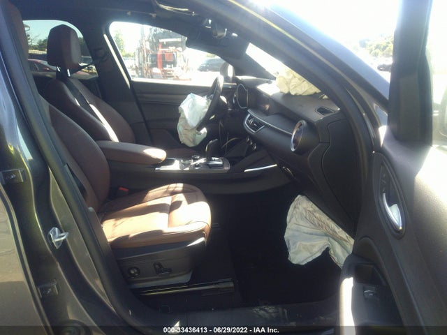 2022 Alfa Romeo Stelvio, VIN: ZASPAKBN3N7D29006