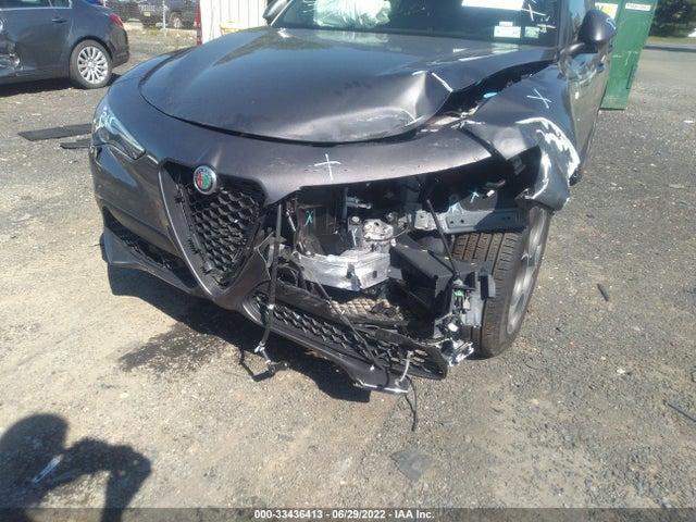 2022 Alfa Romeo Stelvio, VIN: ZASPAKBN3N7D29006