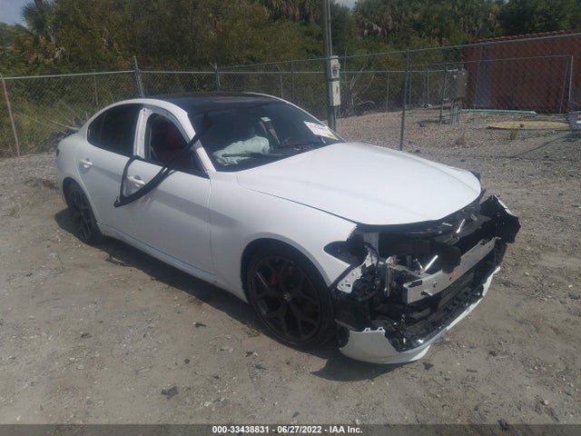 2021 Alfa Romeo Giulia, VIN: ZARFAMBNXM7645569