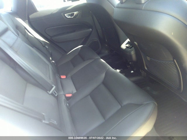 2018 Volvo XC60, VIN: LYVA22RK8JB097029