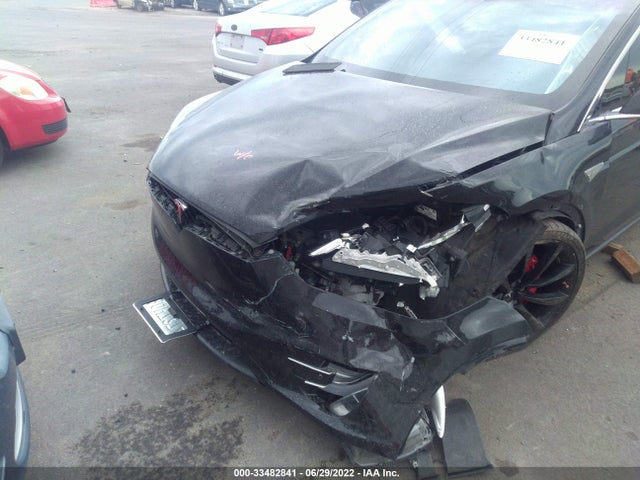2016 Tesla Model X, VIN: 5YJXCBE4XGF003187