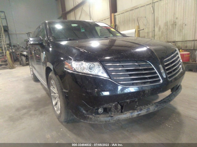 2017 Lincoln MKT, VIN: 2LMHJ5NK5HBL01655
