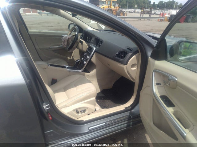 2016 Volvo V60, VIN: YV140MEK4G1302831