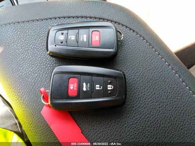 2021 Toyota Camry, VIN: 4T1K31AK7MU562557