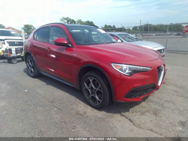 2022 Alfa Romeo Stelvio, VIN: ZASPAKBN0N7D27522