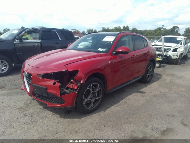 2022 Alfa Romeo Stelvio, VIN: ZASPAKBN0N7D27522