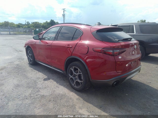 2022 Alfa Romeo Stelvio, VIN: ZASPAKBN0N7D27522