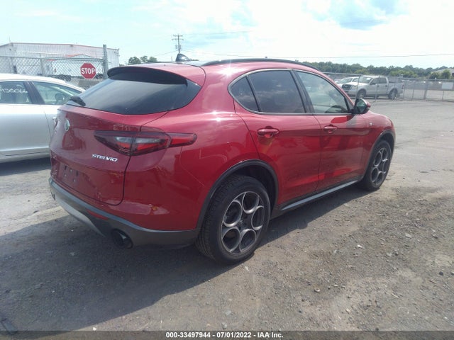 2022 Alfa Romeo Stelvio, VIN: ZASPAKBN0N7D27522