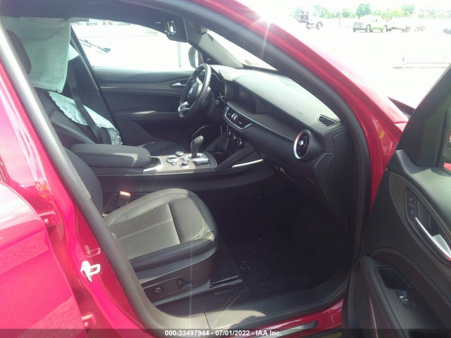 2022 Alfa Romeo Stelvio, VIN: ZASPAKBN0N7D27522