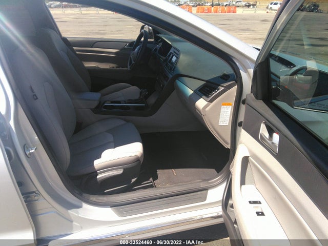 2016 Hyundai Sonata, VIN: KMHE24L11GA025789