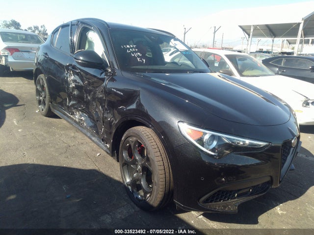 2022 Alfa Romeo Stelvio, VIN: ZASPAKBN6N7D32577