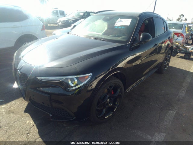 2022 Alfa Romeo Stelvio, VIN: ZASPAKBN6N7D32577
