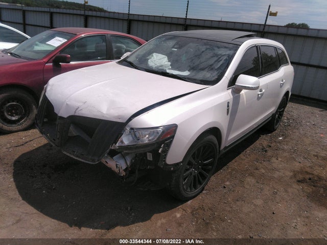 Lincoln MKT 2011 2LMHJ5FRXBBJ53795 Image 2