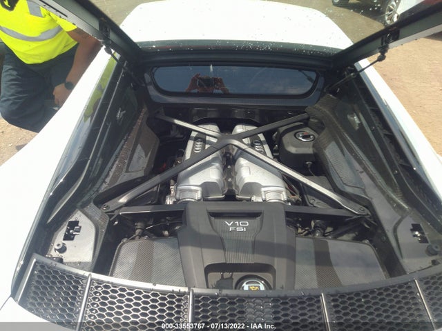 2017 Audi R8, VIN: WUAKBAFX1H7901297