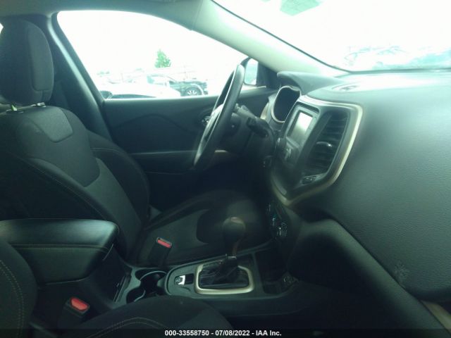 1C4PJLCB4JD612092 Jeep Cherokee Latitude
