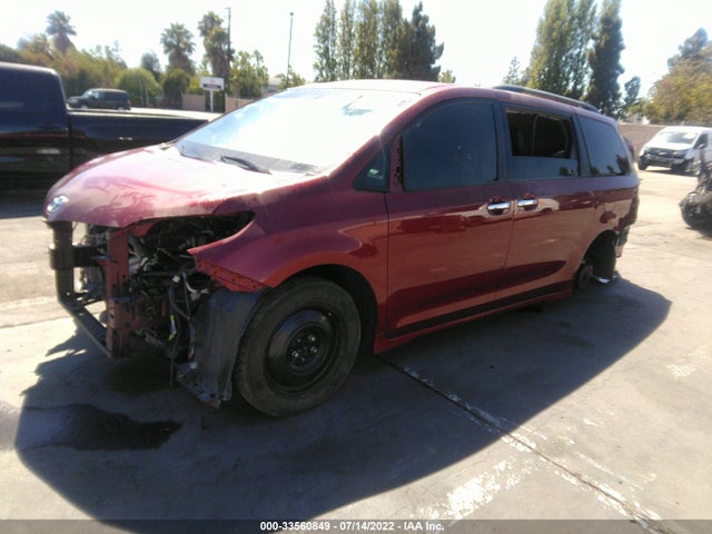 Toyota SIENNA SE 2017 5TDXZ3DC6HS803821 Image 2