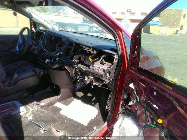Toyota SIENNA SE 2017 5TDXZ3DC6HS803821 Image 5