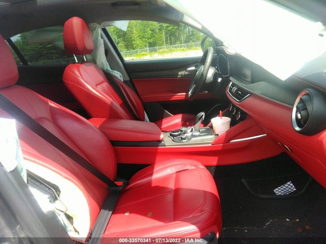 2019 Alfa Romeo Stelvio, VIN: ZASPAKBN8K7C44044
