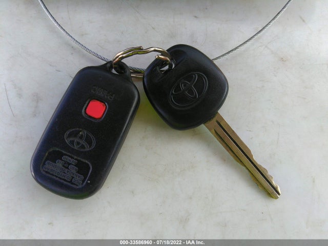 2002 TOYOTA PRIUS BASE (ECVT) VIN: JT2BK18U020057410