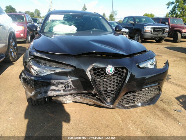 2019 Alfa Romeo Giulia, VIN: ZARFANBN0K7599365