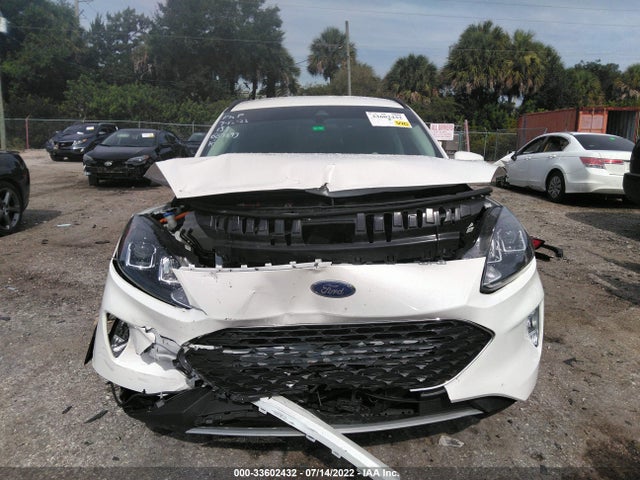 2021 Ford Escape, VIN: 1FMCU0CZ6MUB22321