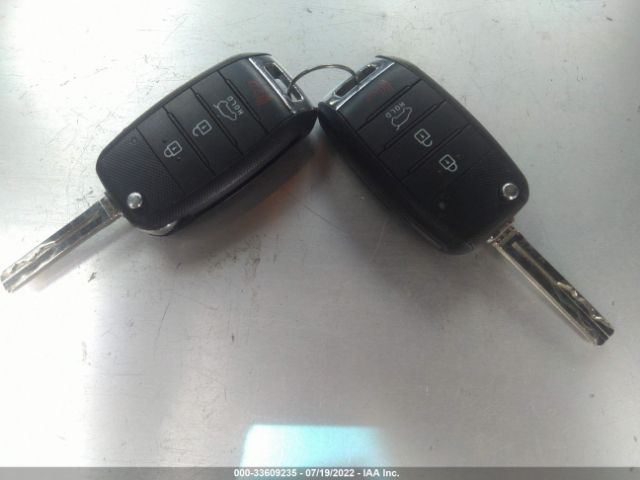 KNDJN2A24J7567581 KIA Soul Base