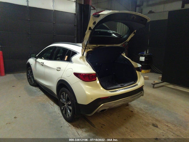 2018 Infiniti QX30, VIN: SJKCH5CR2JA004296