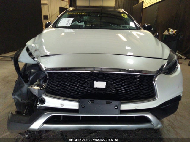 2018 Infiniti QX30, VIN: SJKCH5CR2JA004296