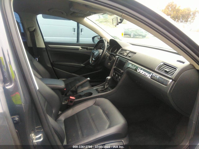 1VWAA7A30JC025092 Volkswagen Passat 2.0t S/r-line