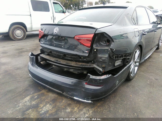 1VWAA7A30JC025092 Volkswagen Passat 2.0t S/r-line