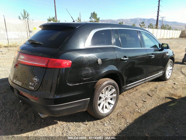 2015 Lincoln MKT, VIN: 2LMHJ5NK1FBL03710