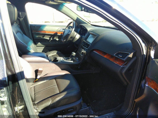 2015 Lincoln MKT, VIN: 2LMHJ5NK1FBL03710