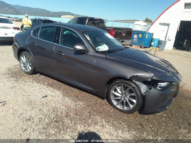 2017 Alfa Romeo Giulia, VIN: ZARFAEDN6H7556204