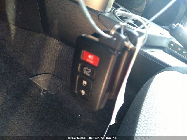 2016 Toyota RAV4, VIN: JTMRJREV3GD023840
