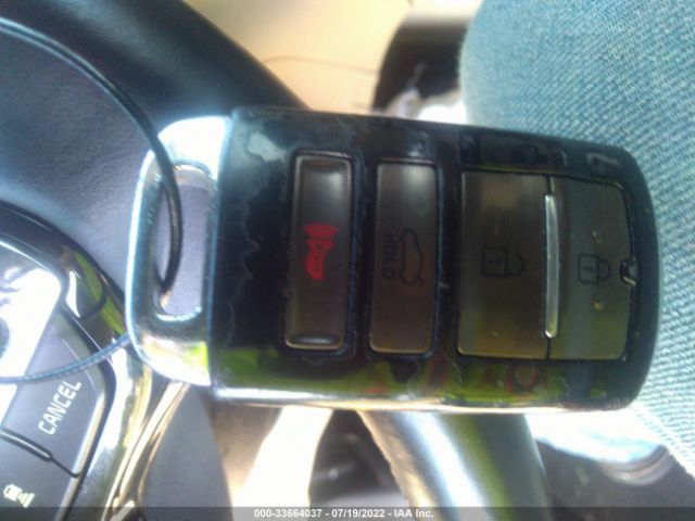KNALC4J17H5072179 KIA Cadenza Technology