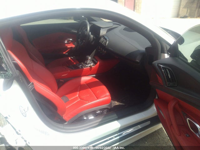 2018 Audi R8, VIN: WUAKBAFX3J7900481