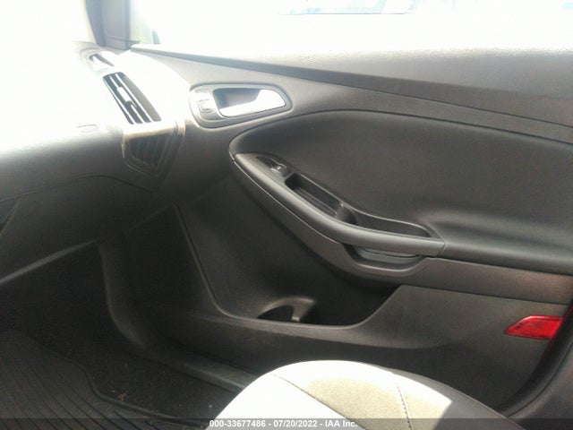 1FADP3K2XHL317717 Ford FOCUS SE