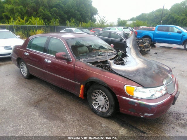 Lincoln Town Car Signature 2000 1LNHM82W6YY843393 главное изображение